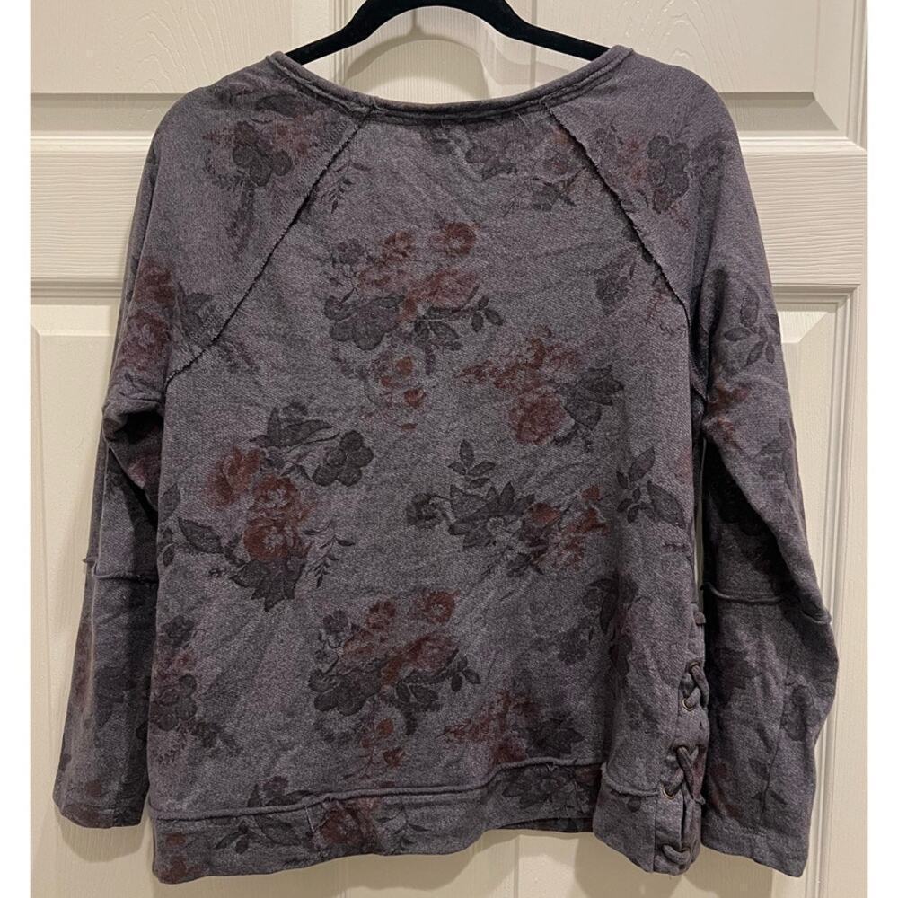Sweater​​​​​ - Picture 2 of 4